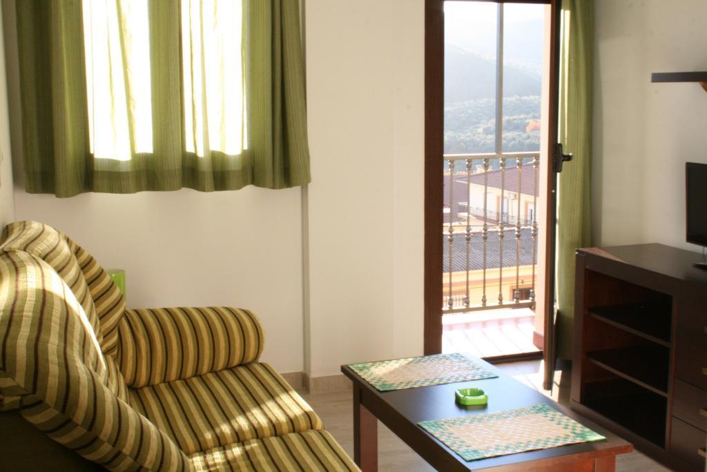 Apartamentos Turisticos Mirayuste Guadalupe  Exterior photo