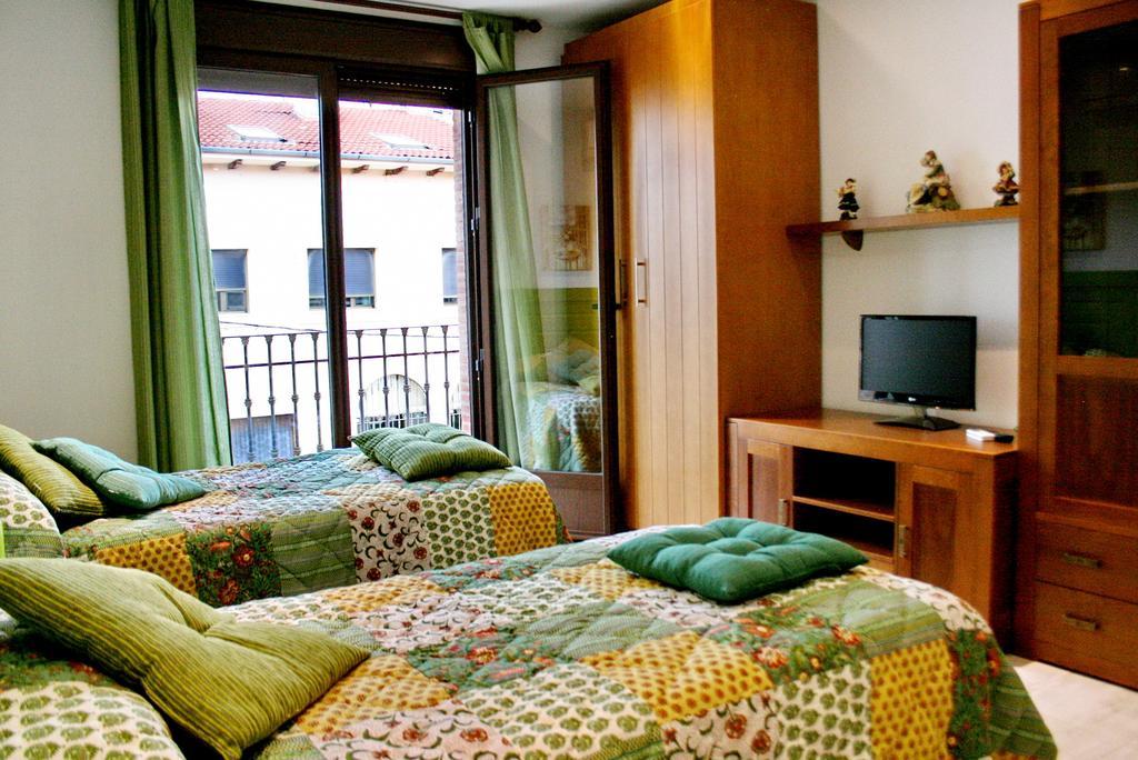 Apartamentos Turisticos Mirayuste Guadalupe  Room photo
