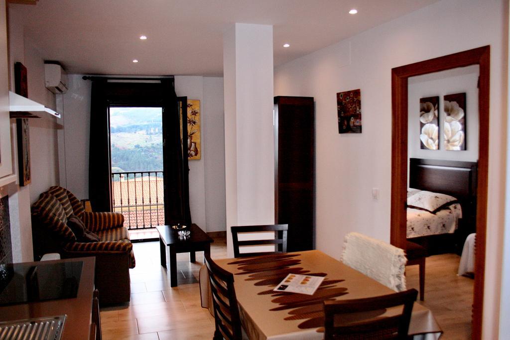 Apartamentos Turisticos Mirayuste Guadalupe  Exterior photo